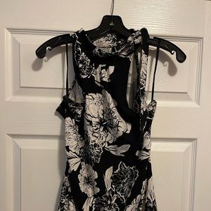 Sleeveless, mock turtleneck, top, that ties on the side with a slit in the back